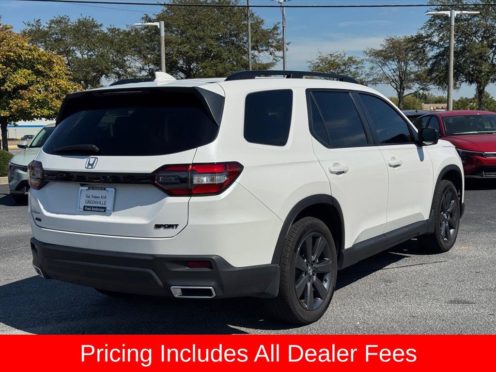 Used 2025 Honda Pilot Sport image 3