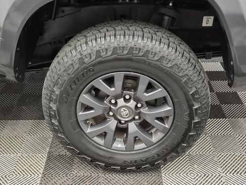Used 2020 Toyota Tacoma 2WD Double Cab image 9
