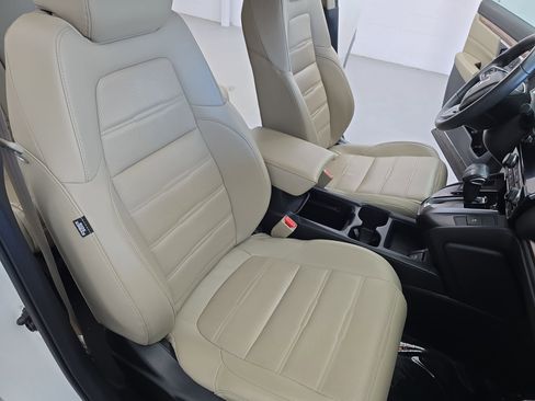 Used 2018 Honda CR-V Touring image 10