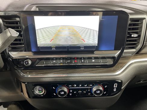 Used 2023 Chevrolet Silverado 1500 LT image 23