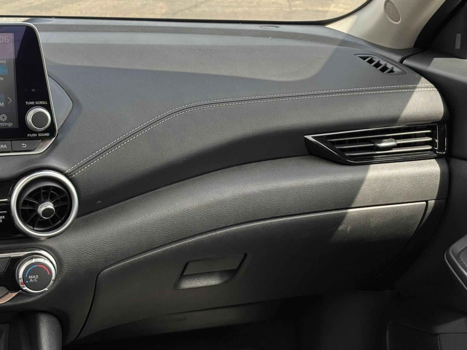 Used 2025 Nissan Sentra SV FWD image 33