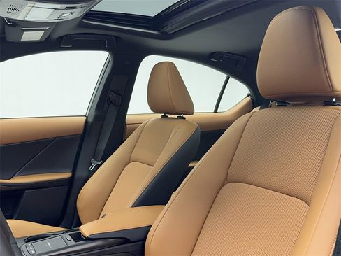 Used 2025 Lexus IS 350 F Sport image 33