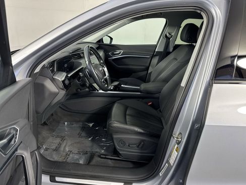 Used 2021 Audi e-tron Premium w/ Convenience Plus Package image 5