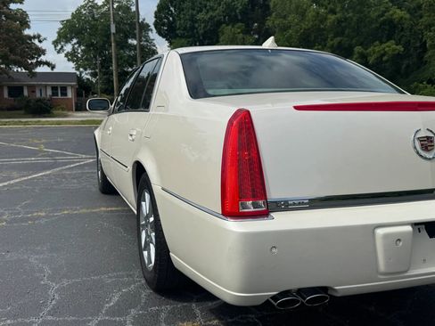 Used 2011 Cadillac DTS Luxury FWD image 42