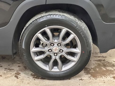 Used 2024 GMC Terrain SLT image 50