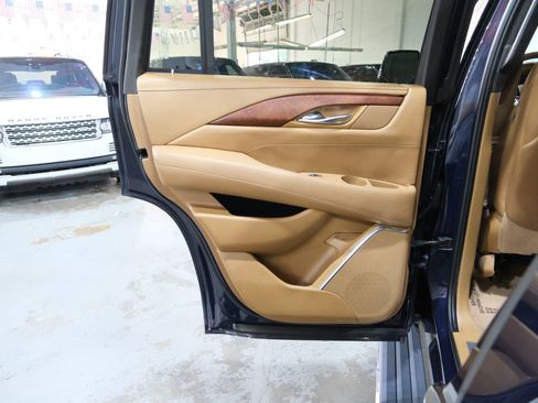 Used 2017 Cadillac Escalade Platinum image 23