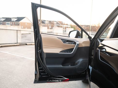 Used 2019 Toyota RAV4 XLE Premium image 36