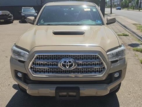 Used 2016 Toyota Tacoma TRD Sport w/ Premium & Technology Package AWD/4WD image 10