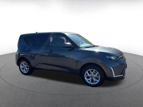 Used 2025 Kia Soul LX w/ LX Technology Package image 2