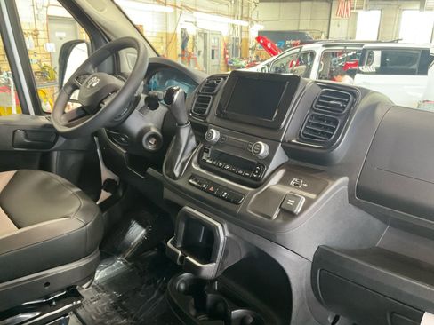 Used 2025 RAM ProMaster 2500 w/ Convenience Group FWD image 16