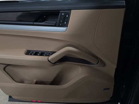 Used 2024 Porsche Cayenne S image 27