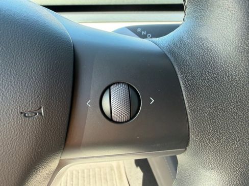 Used 2022 Tesla Model Y Performance image 14