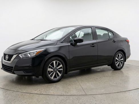 Used 2025 Nissan Versa SV image 3