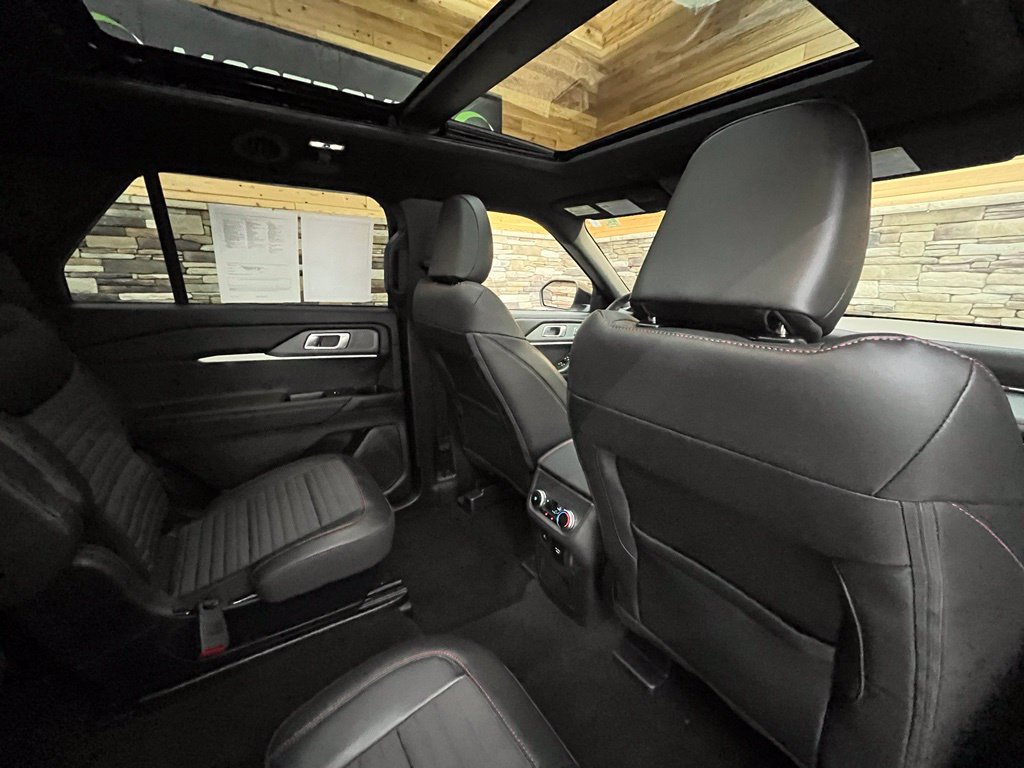 Used 2025 Ford Explorer ST-Line w/ Premium Package AWD/4WD image 40