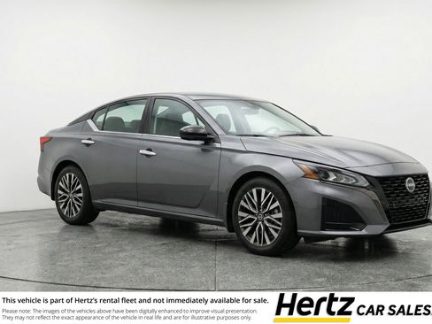 Used 2025 Nissan Altima 2.5 SV image 1