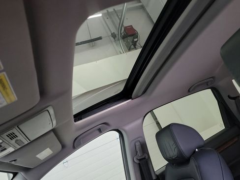 Used 2018 Honda CR-V Touring image 24