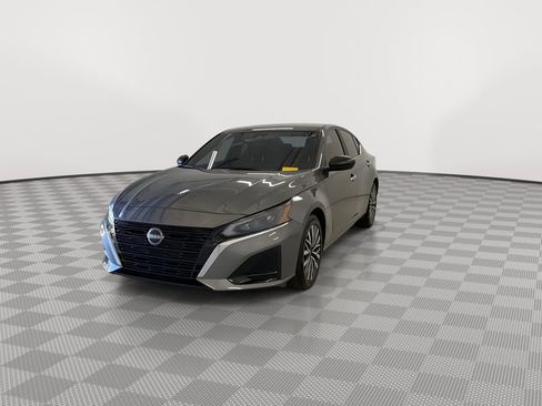 Certified 2025 Nissan Altima 2.5 SV FWD image 5