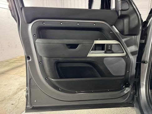 Used 2022 Land Rover Defender 110 X-Dynamic SE image 38