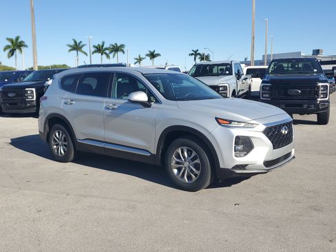 Used 2020 Hyundai Santa Fe SE image 3