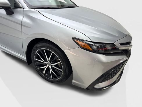Used 2024 Toyota Camry SE image 19