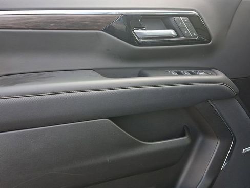 Used 2025 Chevrolet Tahoe Premier image 18