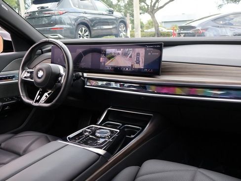 Used 2025 BMW 740i w/ Premium Package RWD image 33
