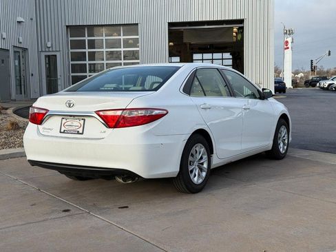Used 2017 Toyota Camry LE image 5