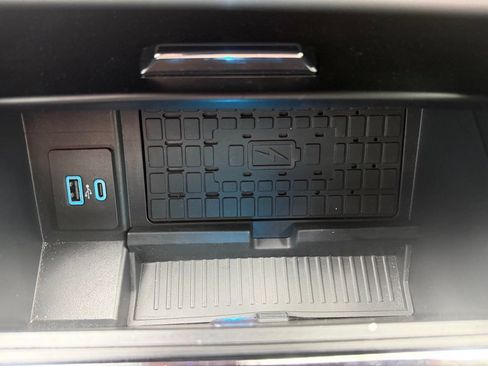Used 2024 Ford Expedition XLT AWD/4WD image 27