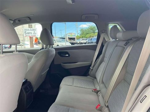 Used 2023 Nissan Rogue SV image 10