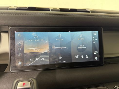 Used 2023 Land Rover Defender 110 S AWD/4WD image 22