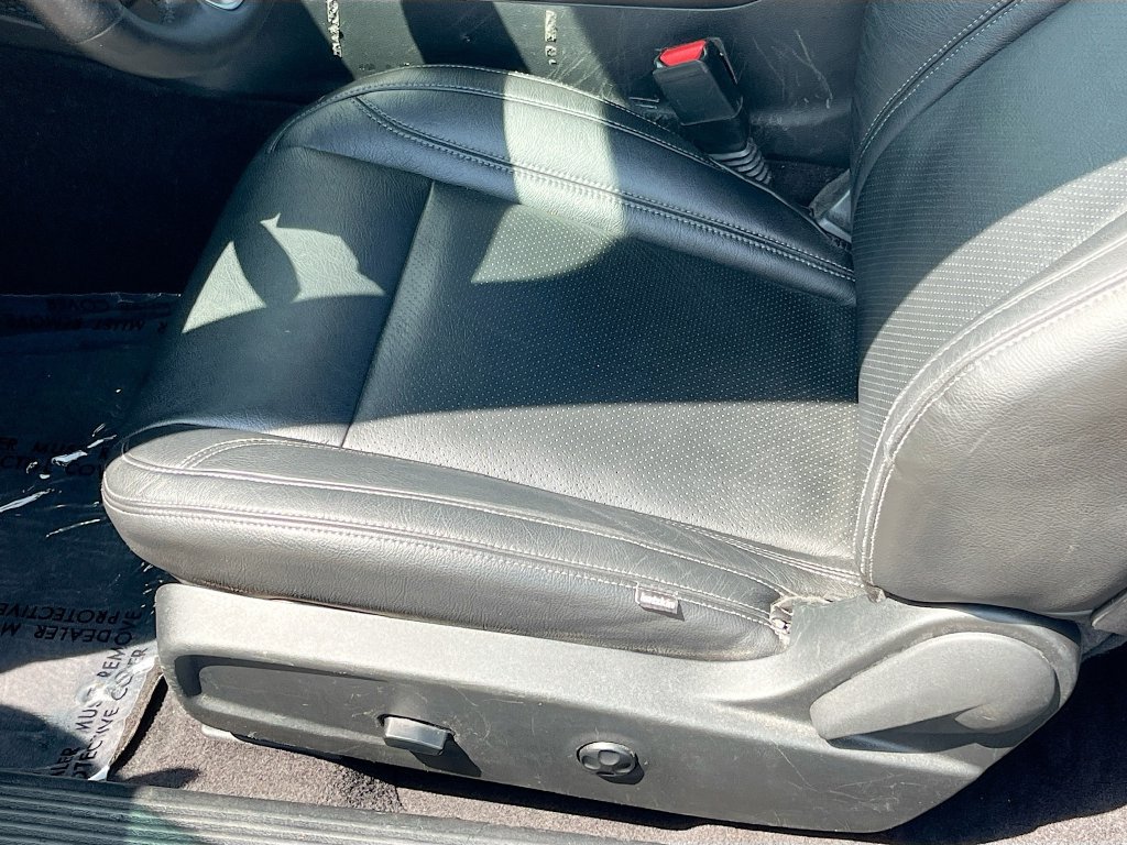 Used 2019 Dodge Challenger SXT w/ Blacktop Package RWD image 18