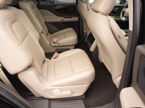 Used 2022 Lincoln Aviator Reserve w/ Elements Package Plus image 18