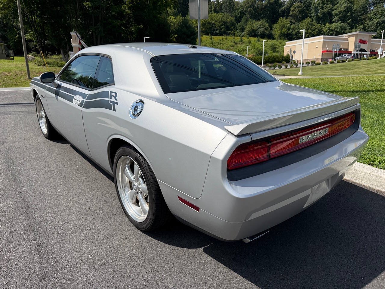 Used 2010 Dodge Challenger R/T RWD image 4