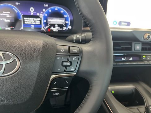 Used 2023 Toyota Crown AWD/4WD image 7