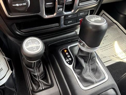 Used 2022 Jeep Wrangler Unlimited Sahara AWD/4WD image 16