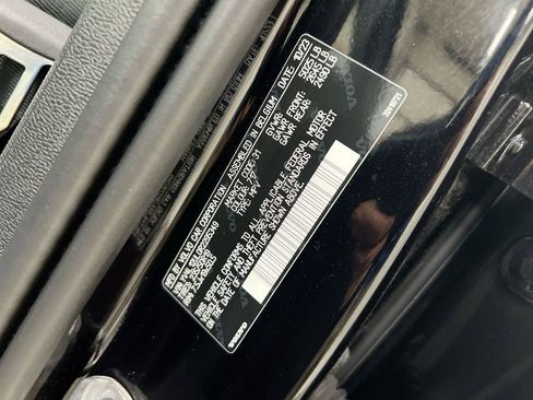Used 2024 Volvo XC40 B5 Plus AWD/4WD image 27