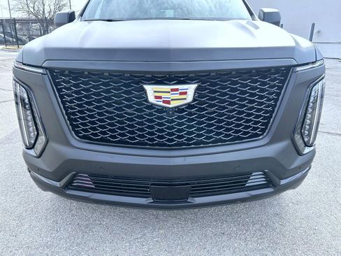 Certified 2025 Cadillac Escalade ESV Sport w/ Touring Package image 9