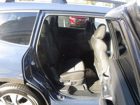 Used 2025 Subaru Ascent Premium w/ Premium Package image 27