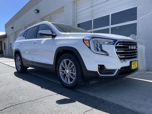 Used 2024 GMC Terrain SLT image 10