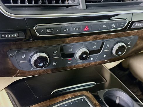 Used 2018 Audi Q7 3.0T Premium Plus image 22