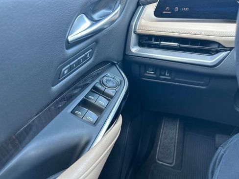 Certified 2024 Cadillac XT4 Premium Luxury w/ Technology Package AWD/4WD image 13