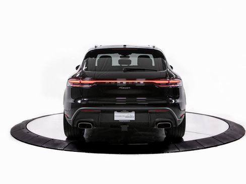 Certified 2025 Porsche Macan image 6