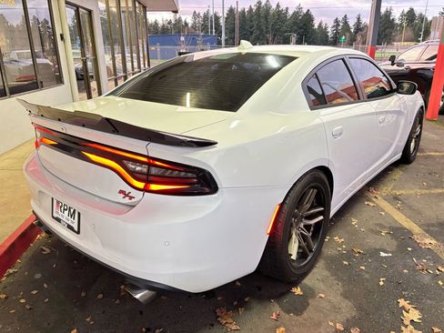 Used 2018 Dodge Charger R/T image 8