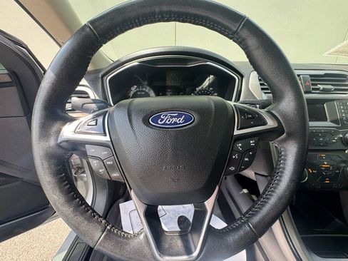 Used 2018 Ford Fusion SE FWD image 16