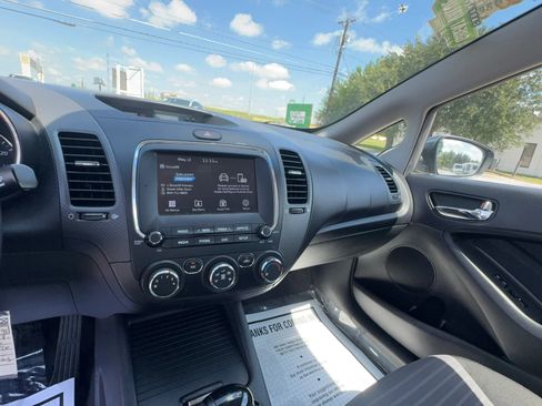 Used 2017 Kia Forte S FWD image 14
