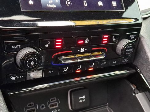 Certified 2023 Jeep Grand Cherokee Altitude image 18