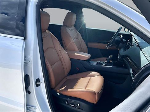 Used 2023 Cadillac XT4 Premium Luxury FWD image 9