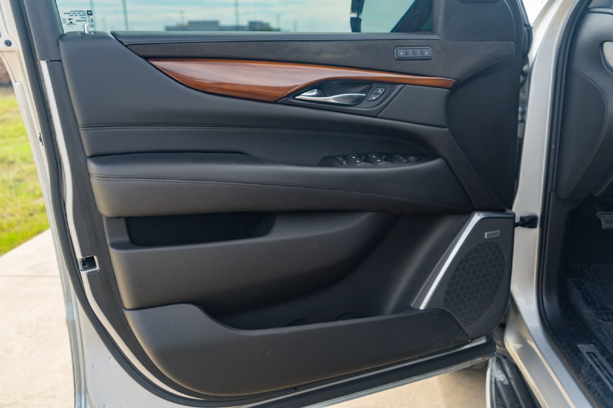 Used 2020 Cadillac Escalade Luxury RWD image 19