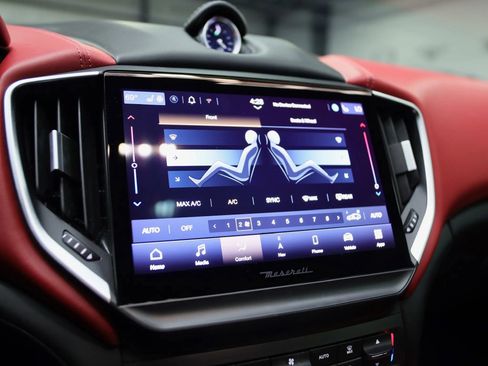 Used 2021 Maserati Ghibli GranLusso image 38