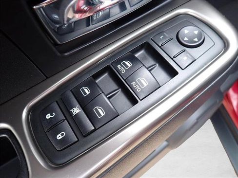 Used 2012 Jeep Liberty Limited AWD/4WD image 13